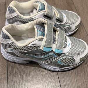 New - saucony size 13.5/1 sneakers